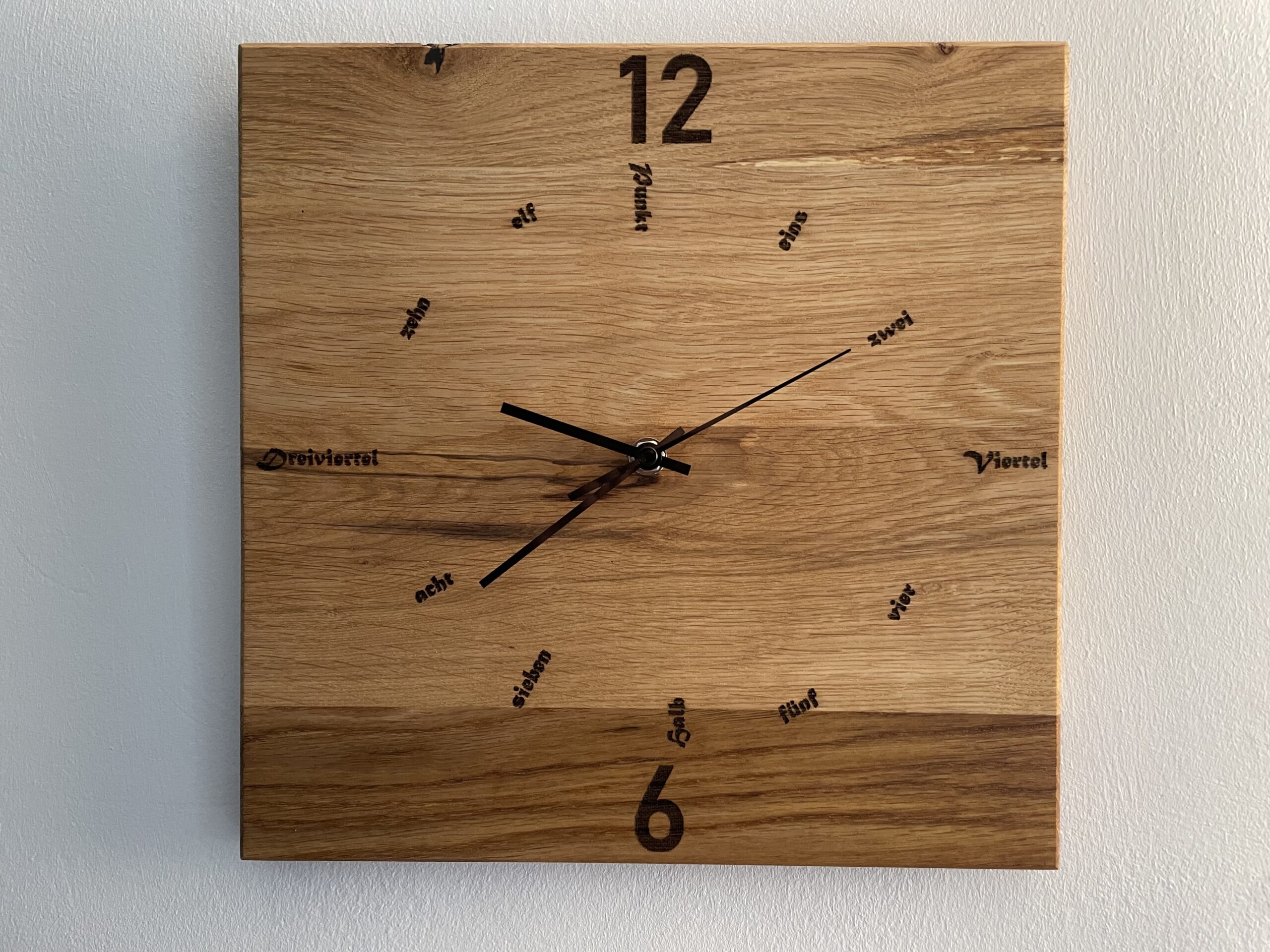 wanduhr "script"