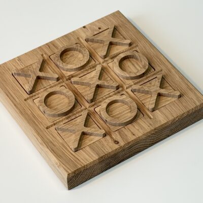 Brettspiel "Drei gewinnt"