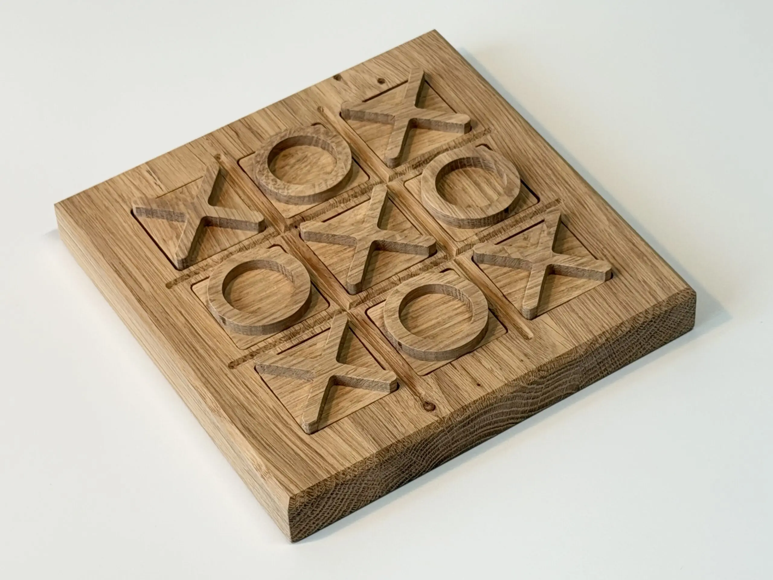 Brettspiel "Drei gewinnt"